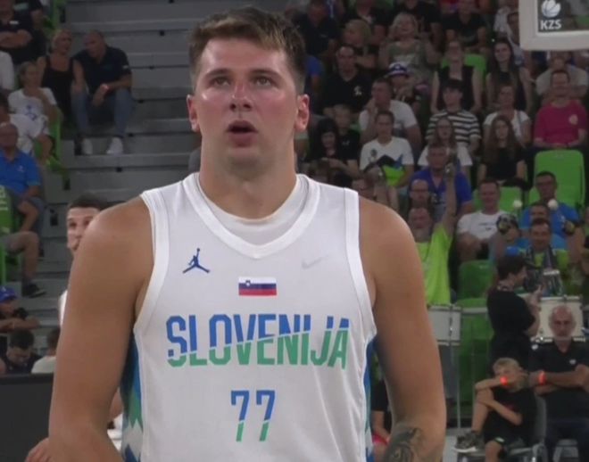 梅西职业生涯获得13座联赛冠军：西甲10冠、法甲2冠、美职联1冠（梅西生涯联赛13冠：西甲10冠、法甲2冠、美职联1冠）