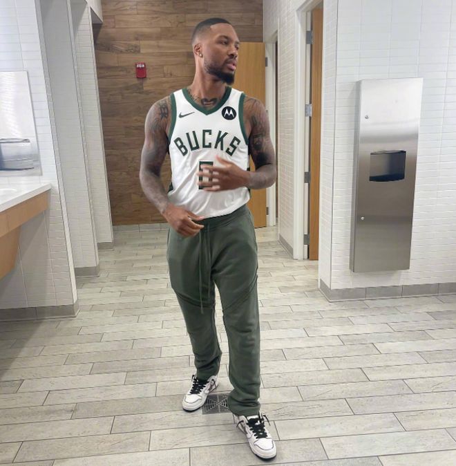 每体：阿劳霍大概率将在周中欧冠继续首发，加西亚代替孔德（每体：阿劳霍有望在周中欧冠继续首发，加西亚将出任孔德的位置）