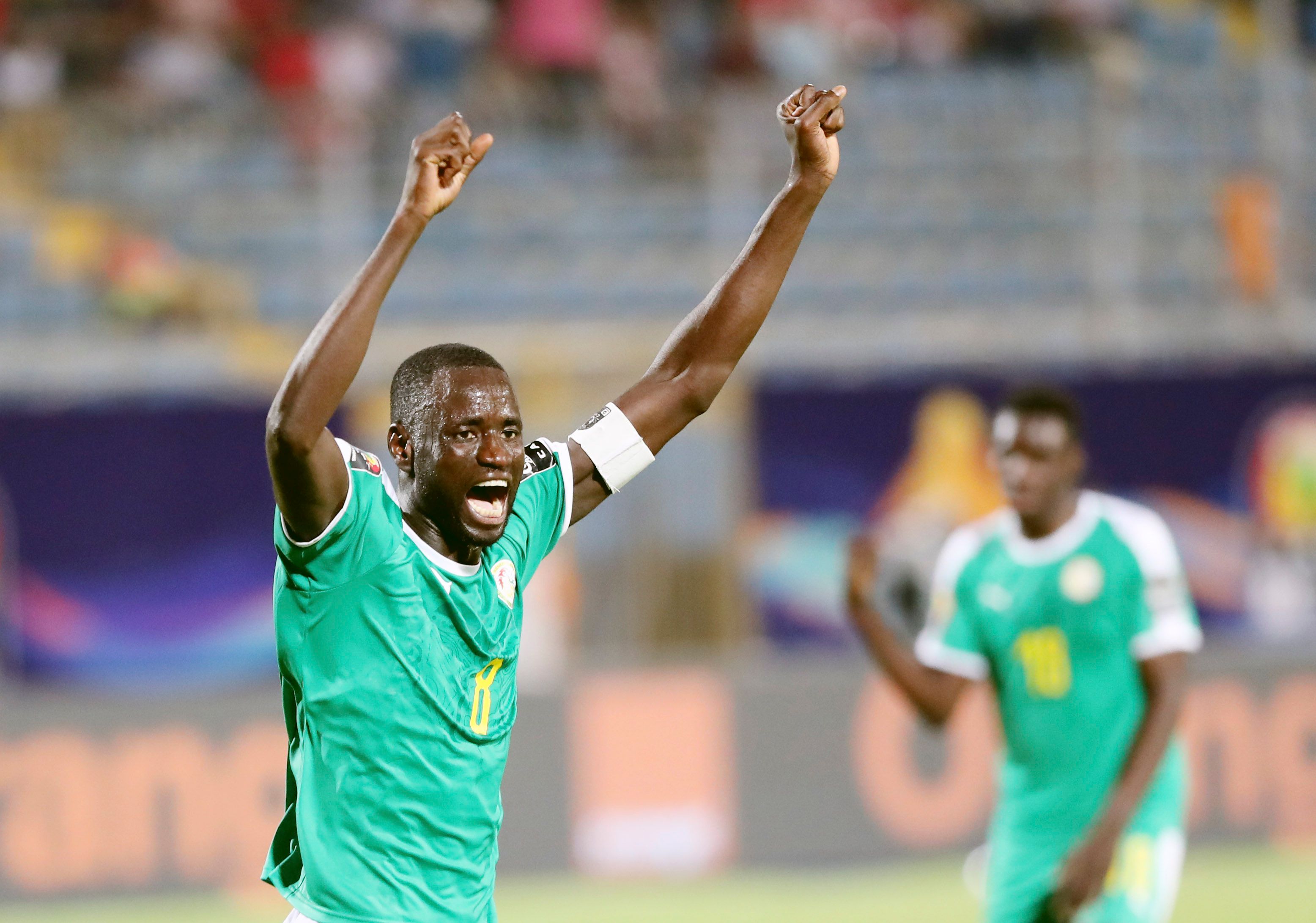 西媒：阿隆索要求皇马全队赛前在毕尔巴鄂过夜，引发球员不满（西媒曝阿隆索要求皇马赛前全队在毕尔巴鄂留宿，球员因此不满）