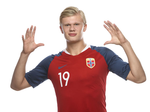 梅西决赛2助攻！率队3-1首次夺冠，一夜又创纪录：生涯47次捧杯（梅西决赛两助攻，率队3-1摘队史首冠，一夜再刷纪录：生涯第47冠）