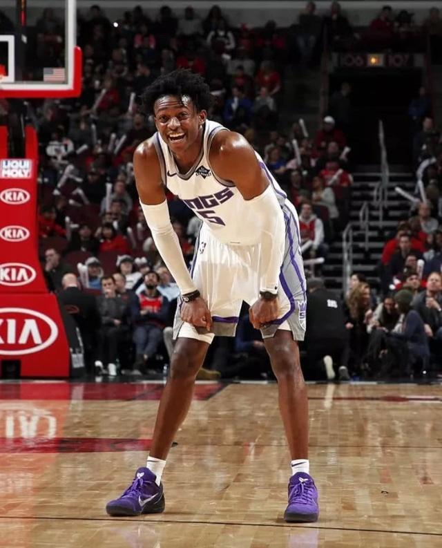 受伤的彭啸进入战上海U20的替补席，此前球员遭遇韧带损伤（曾遭韧带损伤，彭啸入选对阵上海U20替补名单）