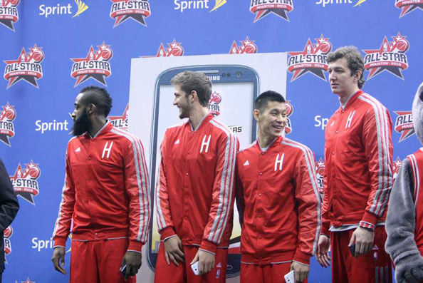 西班牙4-0客胜格鲁吉亚基本直通世界杯，奥亚萨瓦尔两射一传（西班牙客场四球零封格鲁吉亚，奥亚萨瓦尔2射1传，基本锁定世界杯席位）