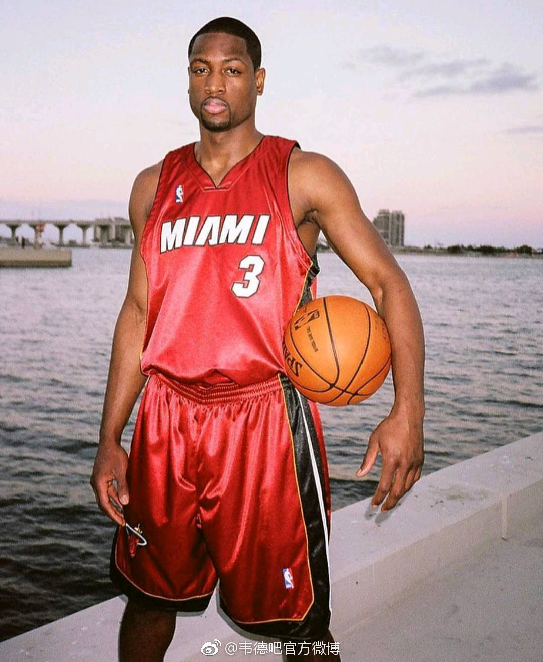 米体：专家无法找到邓弗里斯脚踝疼痛原因，检查并未发现损伤（米体：邓弗里斯脚踝疼痛成谜，检查结果显示无损伤）