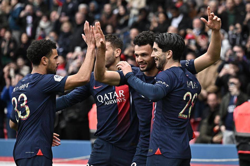 从“水土不服”到中场中坚，斯洛特冒险启用维尔茨收获显著成效（从短暂水土不服到中场定海神针，斯洛特大胆启用维尔茨收获显著回报）