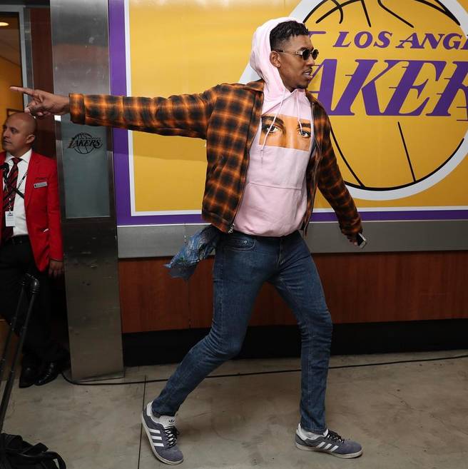 干哪去了？欧冠黄潜vs哥本哈根赛前播放欧联杯主题曲（搞错了？欧冠黄潜vs哥本哈根赛前误播欧联杯主题曲）