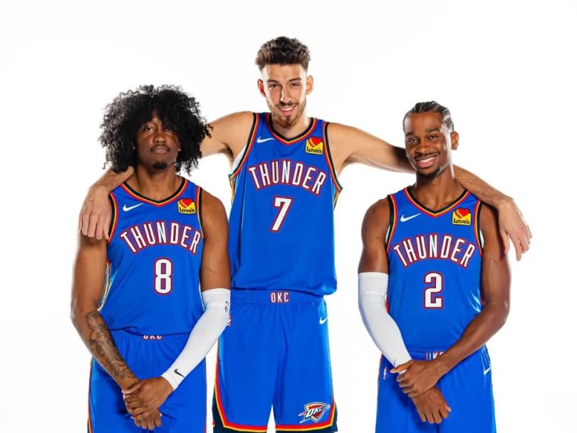 内马尔膝盖手术由曾效力上海海港的爱德华多主刀（前上海海港球员爱德华多为内马尔进行膝盖手术）