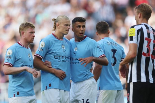 另类数据！埃迪半场交出3分13篮板2盖帽（半场另类表现：埃迪仅3分却抢下13篮板送出2封盖）