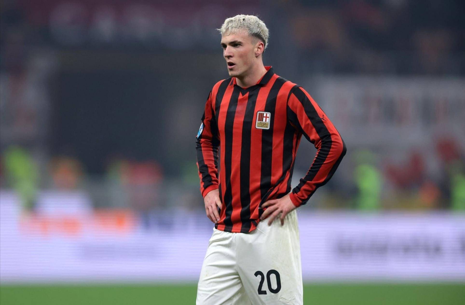 卡利亚里1-0十人罗马，加埃塔诺替补建功，切利克染红（卡利亚里1-0小胜十人罗马：加埃塔诺替补破门，切利克被罚下）