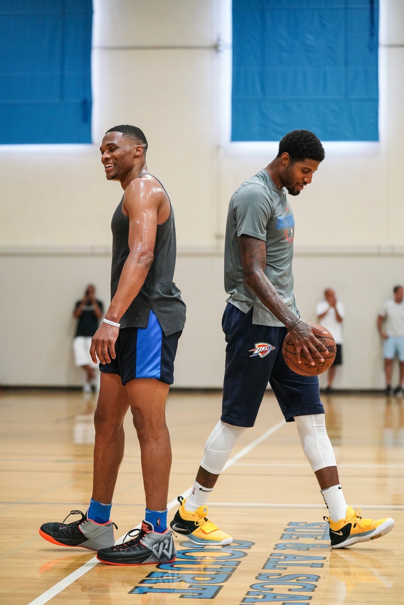 快船末节防守稳定，数据表现突出（快船末节防线稳固，数据抢眼）