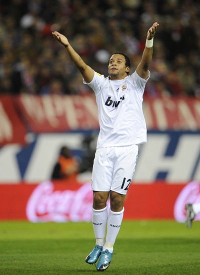 本世纪德甲戴帽数前10：莱万384场16次第1，凯恩76场10次第3（德甲本世纪帽子戏法榜前十：莱万384场16次居首，凯恩76战10次列第3）