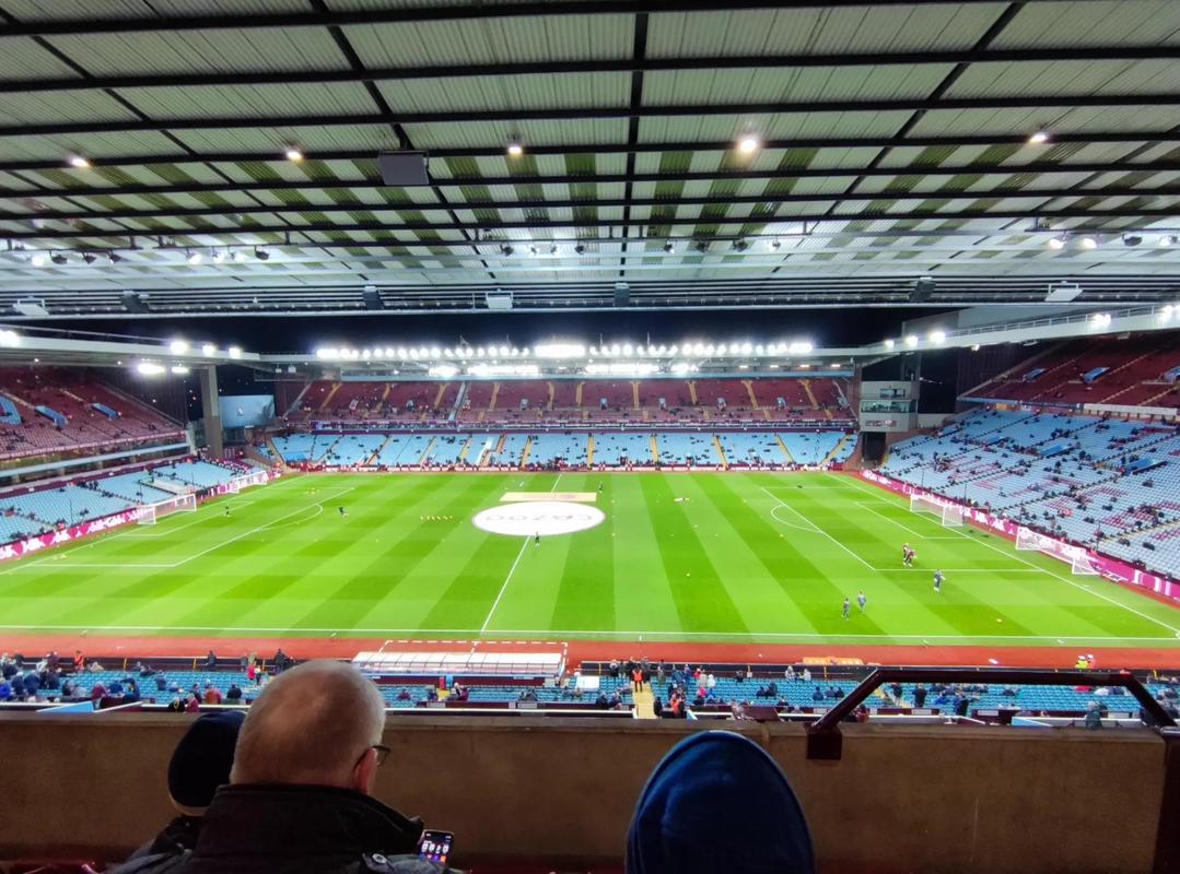 世体：因对裁判喊“太差劲了”，卡雷拉斯面临两场停赛处罚（世体：冲裁判喊“太差劲”，卡雷拉斯或遭两场禁赛）