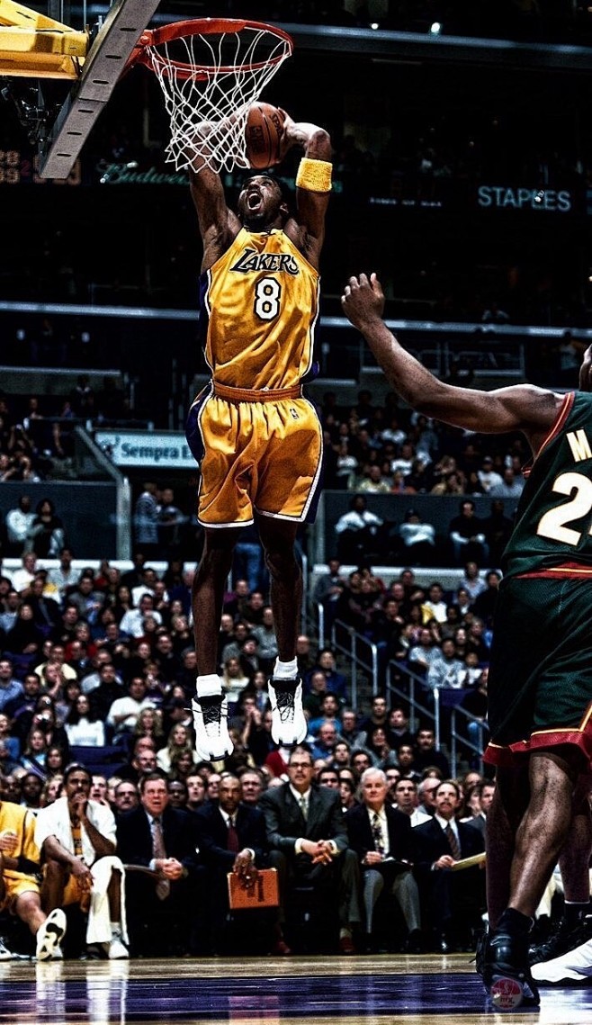 图片报：皇萨仁等豪门都在争夺16岁艾希霍恩，赫塔想和他续约（皇马巴萨拜仁等豪门竞逐16岁新星艾希霍恩，柏林赫塔欲续约留人）