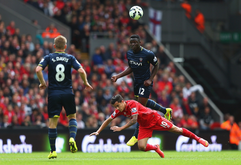 巴萨官方：欧冠对法鹰为高风险，将启动客队球迷安全管控预案（巴萨官宣：欧冠对阵法鹰被定为高风险，将启用客队球迷安保预案）