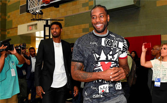 卡马文加只踢半场，马卡：他此前患了流感，上半场体能消耗大（马卡称卡马文加曾患流感，上半场消耗过大仅出战半场）